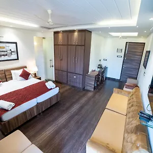 https://saavi-golf-course.top-gurgaonhotels.com